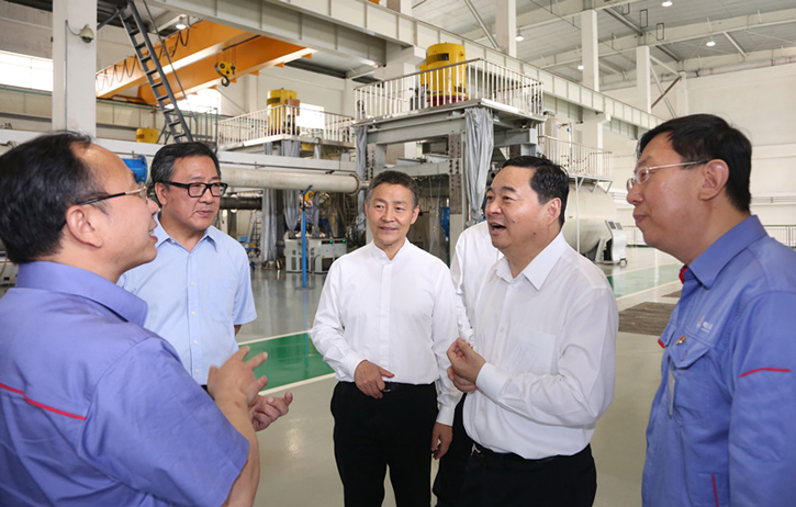 郝鹏与Z6人生就是博集团一线科技人员深刻互换